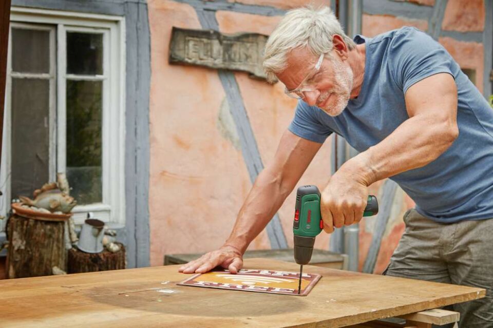 Bosch EasyDrill 1200 Akülü Delme Vidalama Makinesi + GAL 1210 CV + Aksesuar Seti (Çift Akülü)