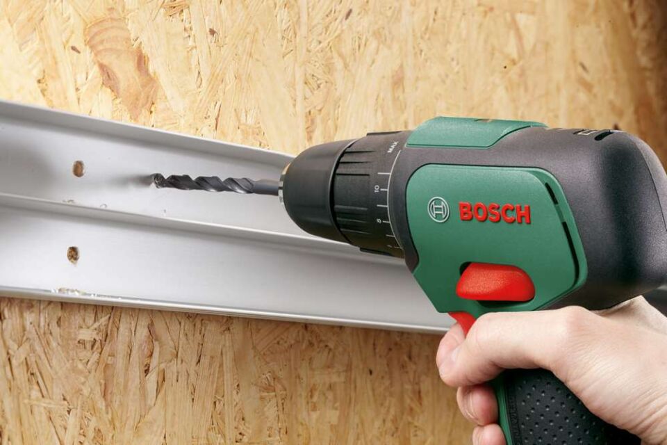 Bosch EasyImpact 12 Tek Akülü Darbeli Delme Vidalama Makinesi (1 x 2,0 Ah)
